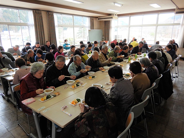 楽しい会食会の様子